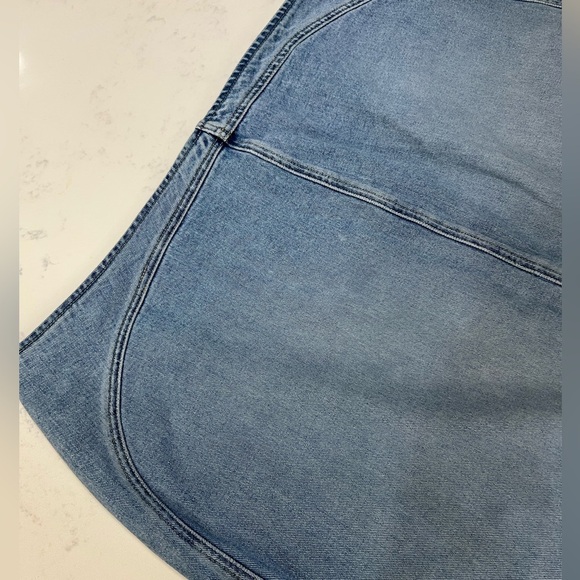 Blue Relaxed Fit Jeans with Classic Style - Picture 8 of 16